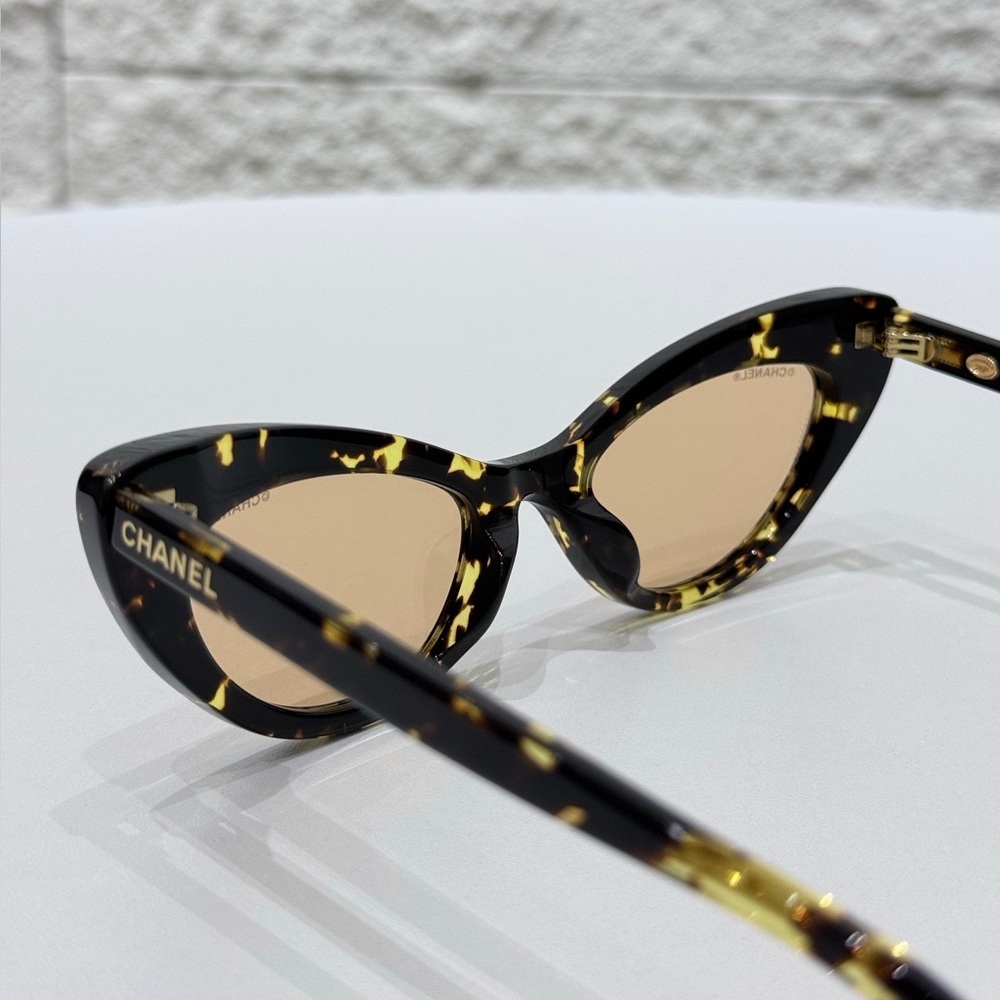 Chanel Upturned Cat-Eyed Sunglasses - Picture 4 of 7